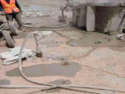 云阳水泥混凝土路面板底注浆技术 路面脱空注浆整治方案